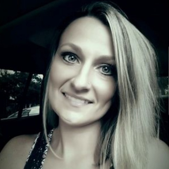 Meet your Posher, Heather - Picture 3 of 7